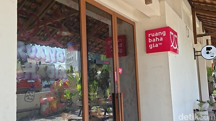 Satpol PP Gerebek Bar di Kompleks Lokananta Solo, Temukan Ratusan Cup Miras Diduga Dijual Tanpa Izin