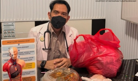 Dokter di Cianjur Terapkan Sistem "Ijab Kabul" untuk Biaya Berobat, Pasien Bisa Bayar dengan Hasil Panen hingga Botol Bekas