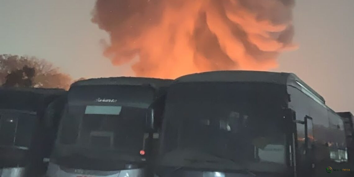 50 Bus PO Sinar Jaya Terbakar di Kawasan Industri MM2100 Bekasi