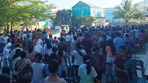 Sejumlah Gereja di Flores Gelar Misa Minggu di Luar Ruangan Antisipasi Gempa Susulan