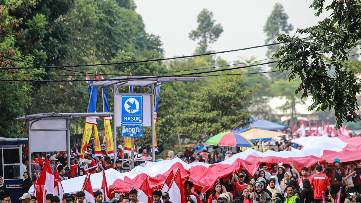 Dukung Pemerintah Dalam Pemberantasan Korupsi Dan Narkoba, Kirab Bendera Merah Putih 81 Meter