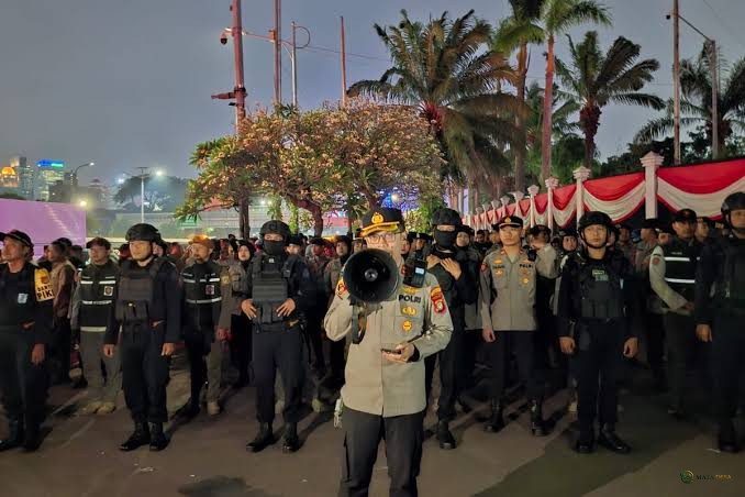 Jelang Demo Besok, Polisi Perketat Pengamanan Gedung DPR/MPR RI Malam Ini