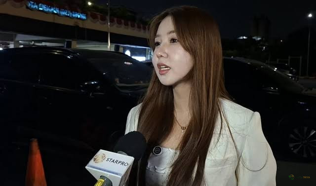 Vilmei Diperiksa Polisi soal Dugaan Penggelapan Rp1,28 Miliar, Pacar Terlapor Ikut Datang
