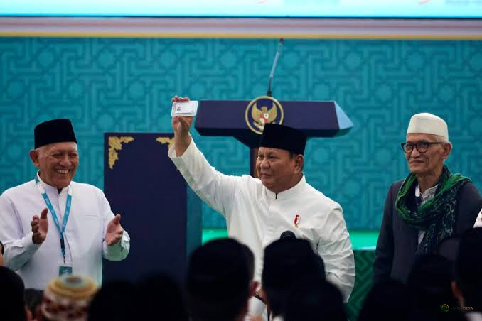 Prabowo Resmi Terima KARTANU Seumur Hidup di Muktamar NU Jombang, Sebut Kehormatan Luar Biasa