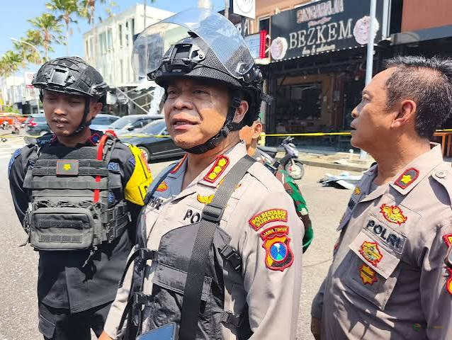Ledakan Keras Guncang Ruko San Antonio Surabaya, Lima Orang Luka dan Dievakuasi ke Rumah Sakit