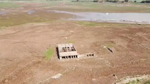 Air Waduk Jatigede Surut Drastis, Bekas Masjid dan Makam Leluhur Bermunculan