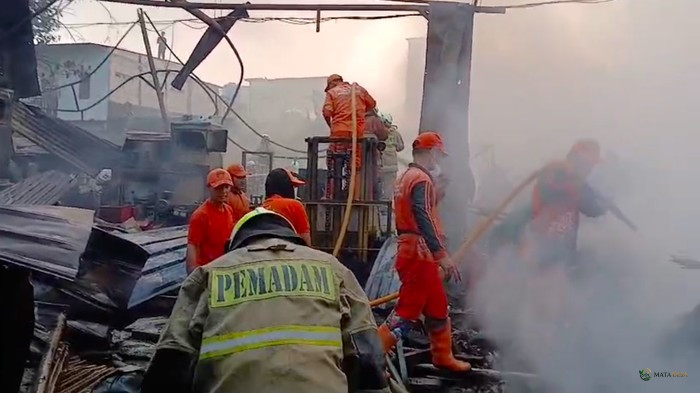 Kebakaran Melanda Rumah dan Lapak di Kapuk Muara, 21 Unit Damkar Dikerahkan