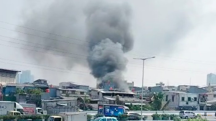 Kebakaran Landa Permukiman di Penjaringan Jakarta Utara, 22 Unit Damkar Dikerahkan