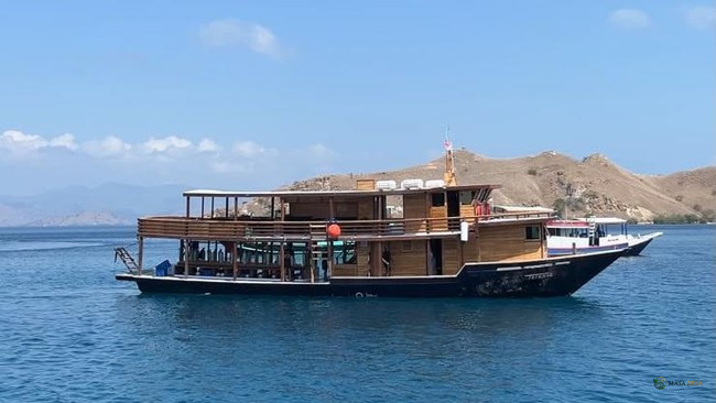 Kapal Pinisi KM Feronia Terbalik di Labuan Bajo, Satu Penumpang Masih Hilang