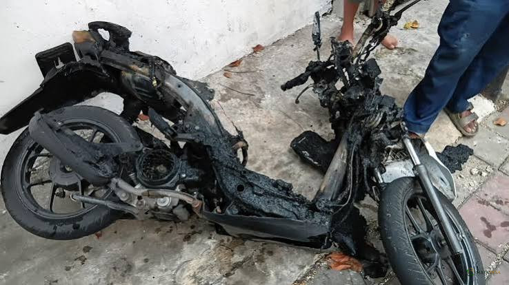 Motor Meledak Saat Hendak Kabur Usai Diduga Curi Motor di Koja, Dua Pria Luka Bakar 40 Persen