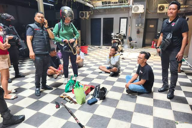 Tim Gabungan Bareskrim, BNN, dan Polda Metro Jaya Gerebek Kampung Ambon, Sita Narkoba hingga Senjata Tajam