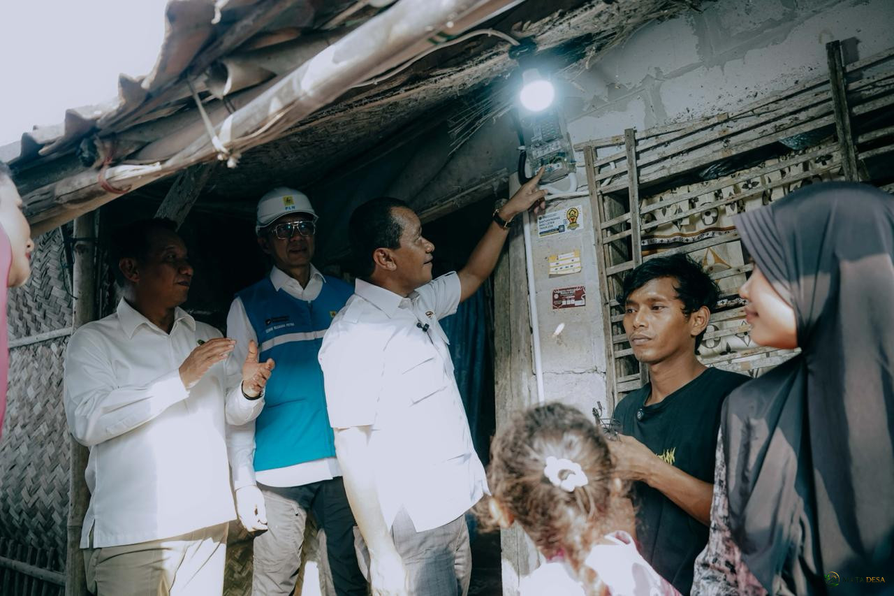 Bahlil Targetkan Seluruh Desa dan Dusun Nikmati Listrik pada 2029–2030