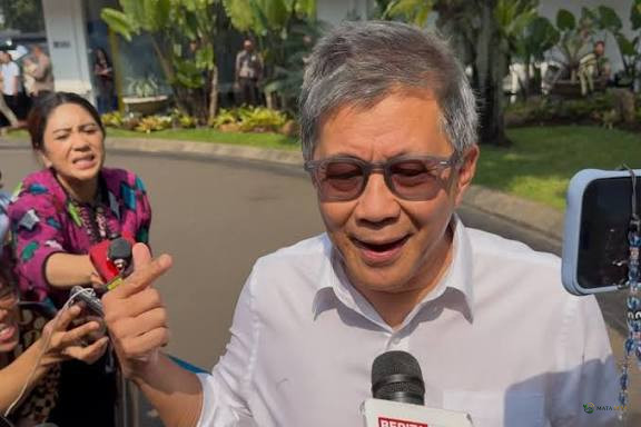 Rocky Gerung Beri Nilai Bagus untuk Dua Tahun Pemerintahan Prabowo-Gibran, Gesturnya di Istana Jadi Sorotan